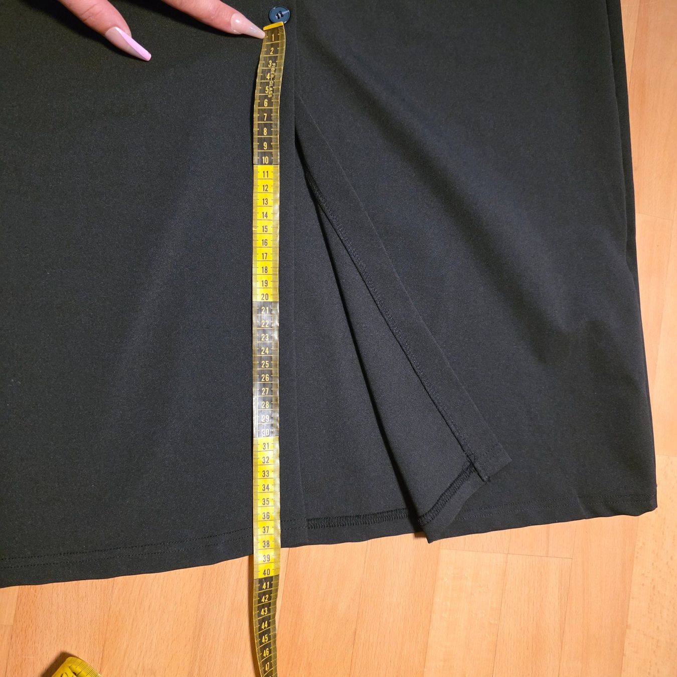 Kleider: Elegantes schwarzes Maxi Kleid mit Knöpfen M Button Down – Gebraucht aus Wald ZH von CapLux 4