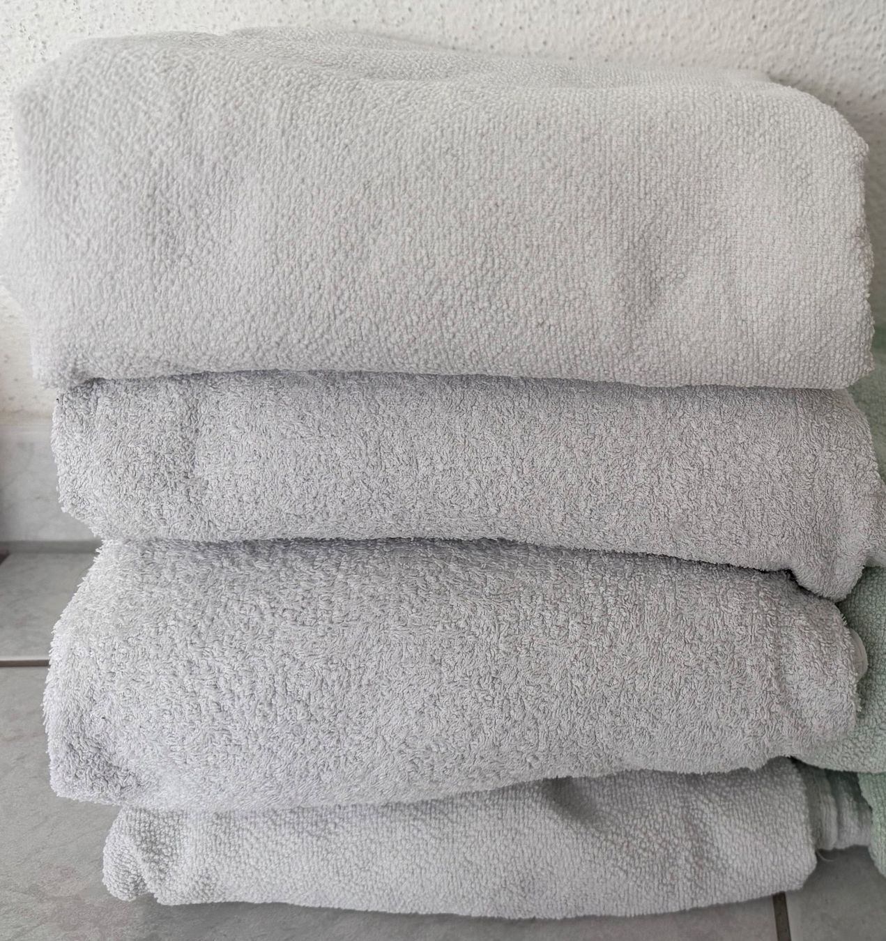 Teli da bagno: 4 grosse Massagetücher – Usato da Luzern venduto da CocoLoco82