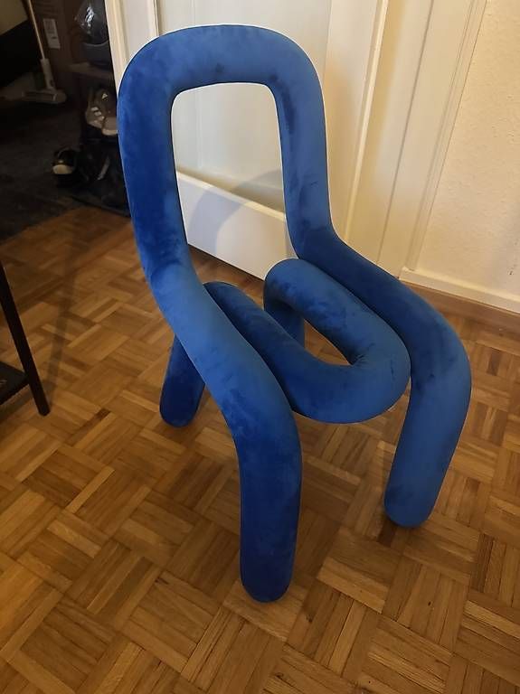 Chaises: Chaise design en velours  – D'occasion à Lausanne par ant_g7zb
