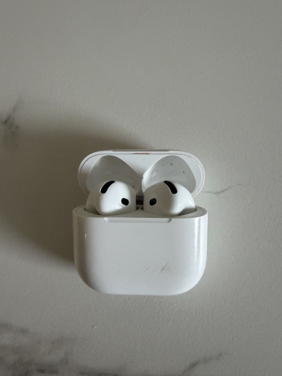 Apple Kopfhörer: Apple Airpods (4. Generation) – Gebraucht aus Flaach von med_rr6l 1
