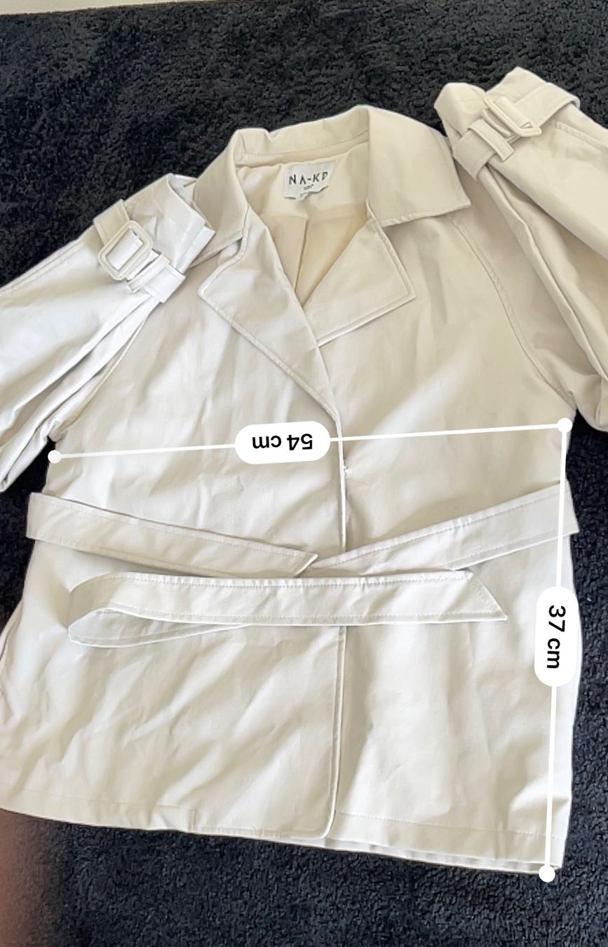 Na-kd Cappotti: NA-KD Trenchcoat creme Gr. 38/40 – Nuovo (secondo la descrizione) da Wangen b. Olten venduto da VeraHa 8