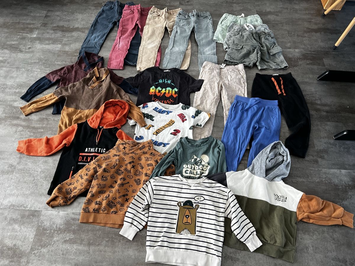 Lotti & Set di vestiti: 19-teiliges Packet in 116 – Usato da Witterswil venduto da pinkomania