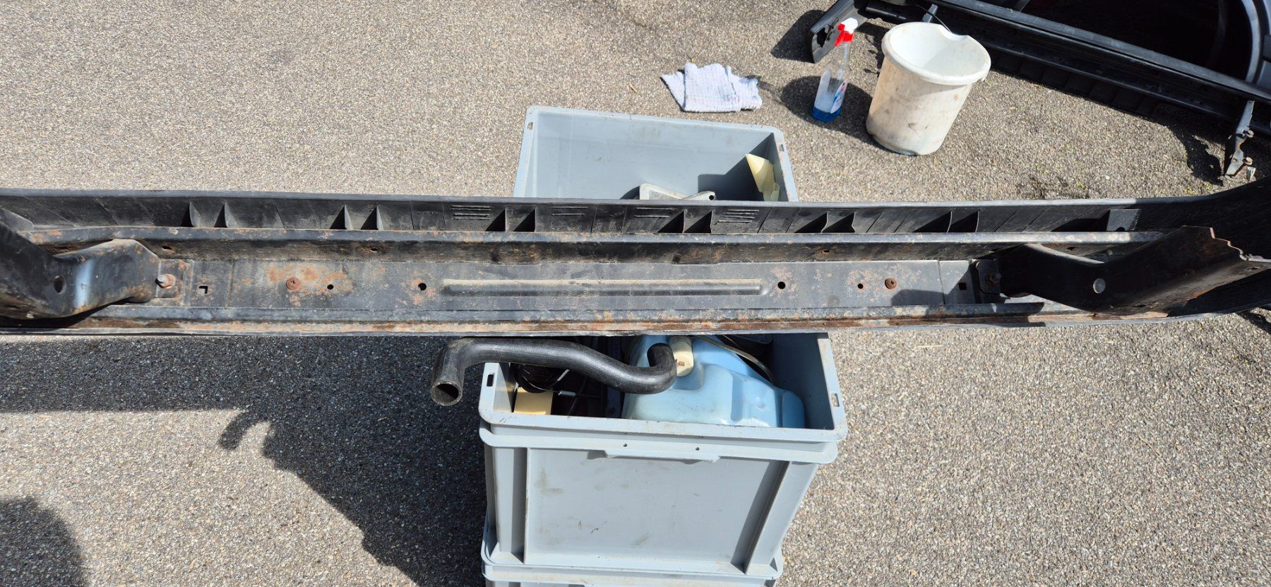 Volkswagen Tutti pezzi di ricambio auto: Golf 2 Stossstange hinten. – Usato da Riggisberg venduto da Mahali04 2
