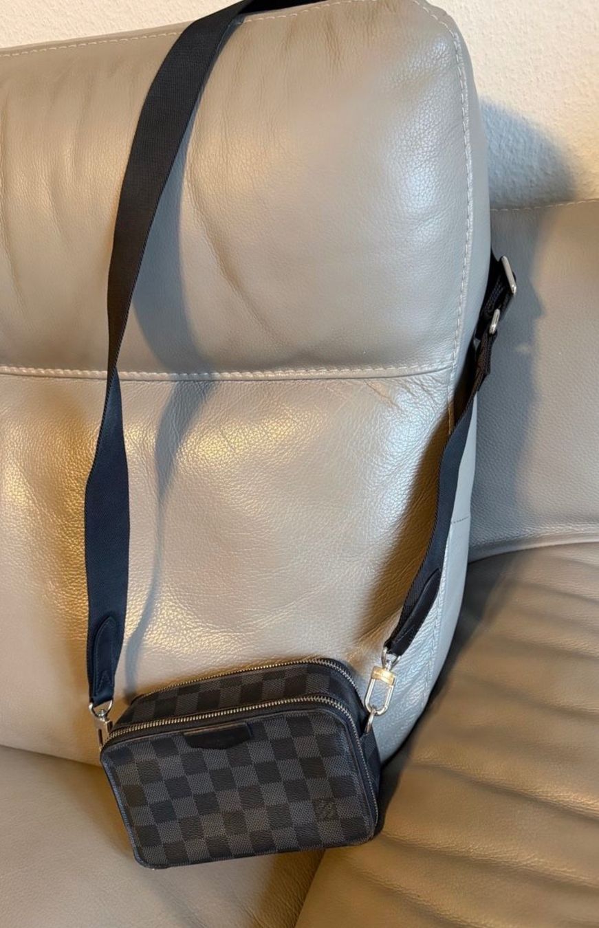 Louis Vuitton Borse: Louis Vuitton Schultertasche in gutem Zustand. – Usato da Frick venduto da ans_6s8d 1