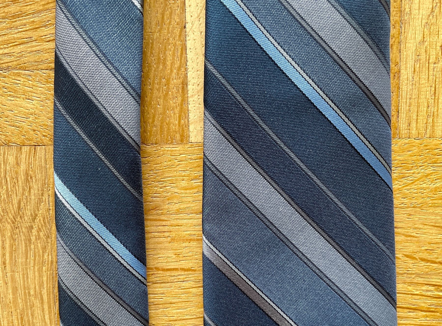 Cravatte: Krawatte blau mit diagonalen Streifen – Nuovo (secondo la descrizione) da Gümligen venduto da soleil149 1