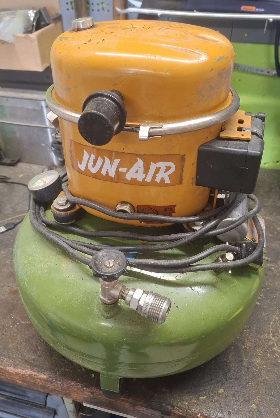 Jun-Air Compressori: Jun-Air Kompressor - Defekt – Difettoso da Münchenbuchsee venduto da Kirchen