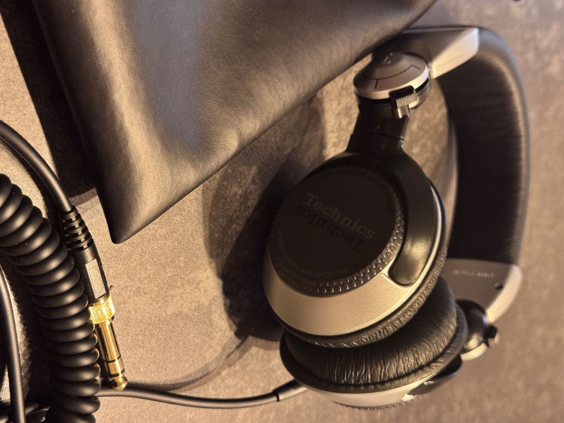 Technics Cuffie: Technics RP-DJ1210 Professioneller Studio Kopfhörer – Nuovo (secondo la descrizione) da Kilchberg ZH venduto da IROC84 2