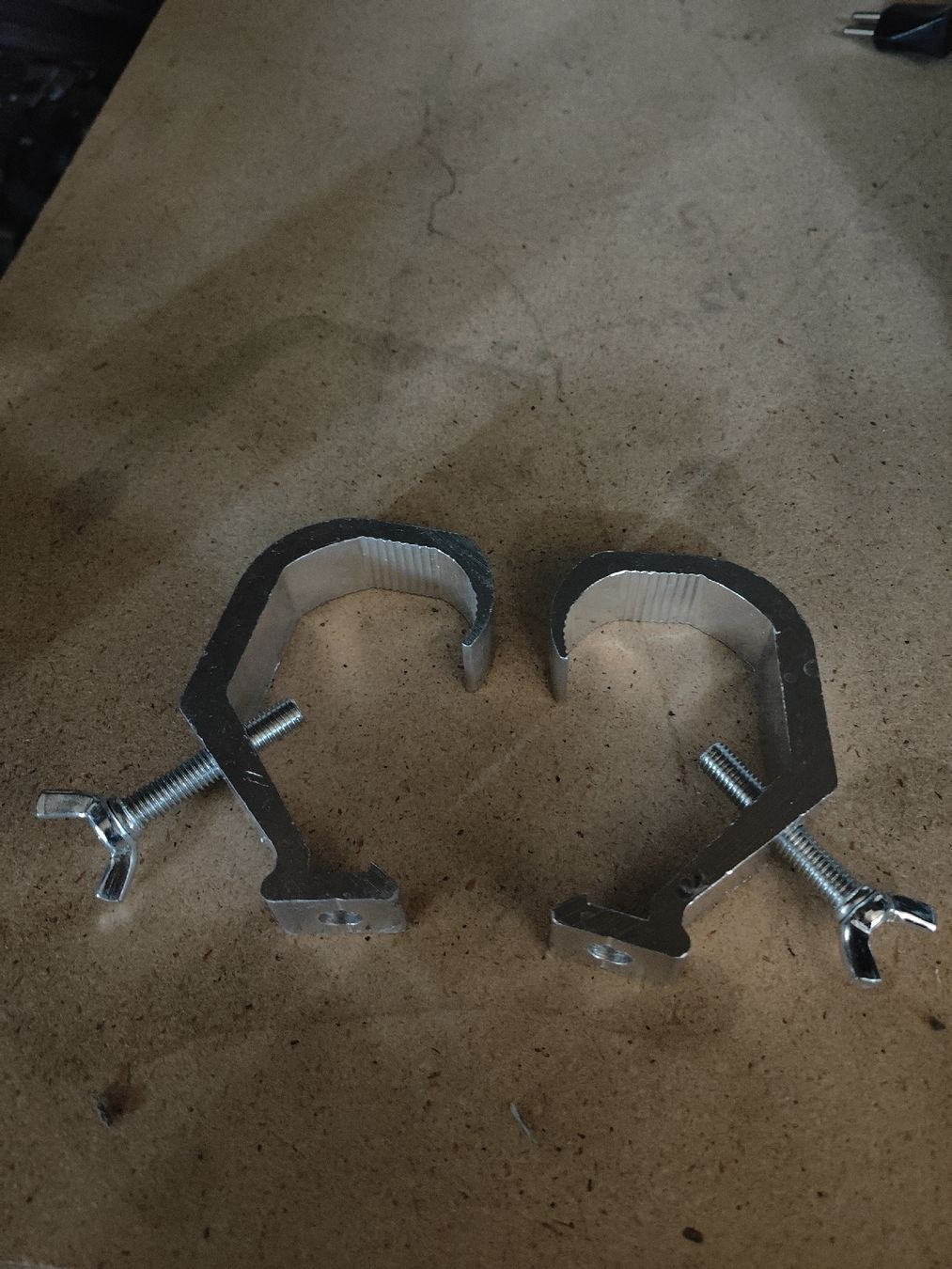 Supporti a parete: 2er Set Clamp – Nuovo (secondo la descrizione) da Aesch LU venduto da Cubic