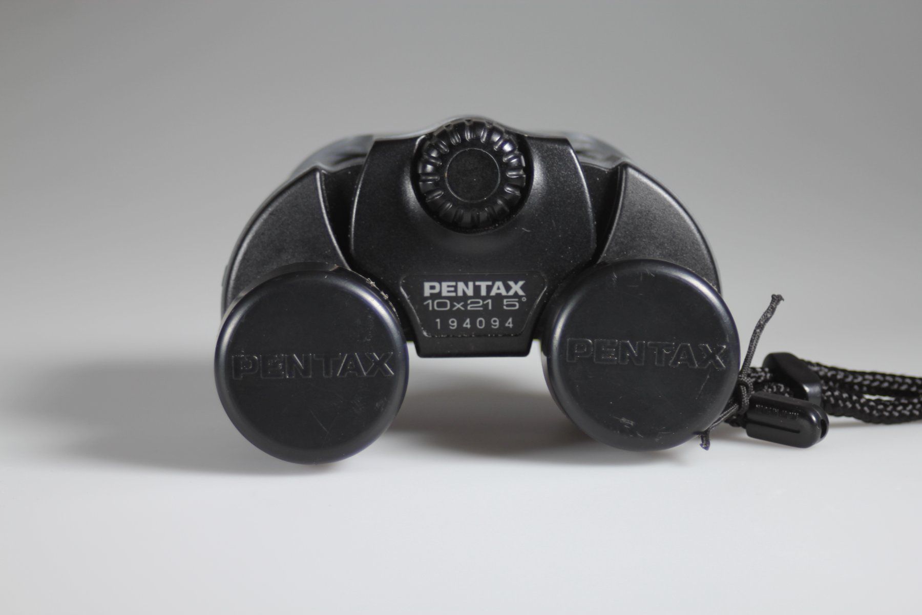 Pentax Binocoli: Pentax Fernglas 10x21 kompakt mit Etui – Usato da Basel venduto da IRMAundFRED 2