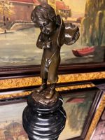 Interessante schöne Bronzefigur