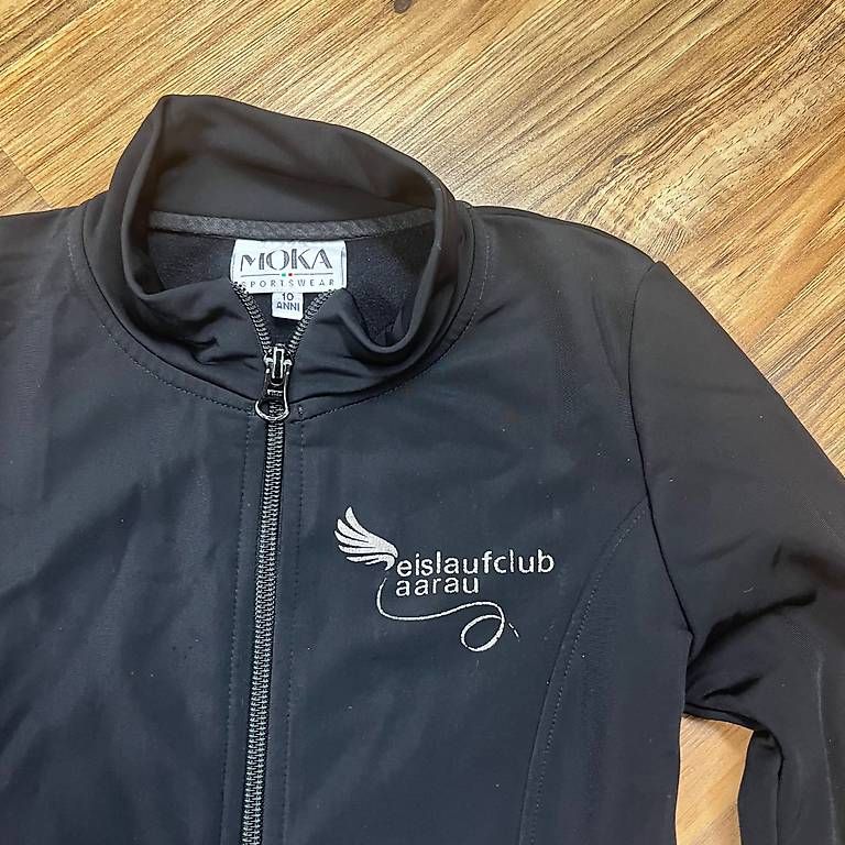 Giacche & Cappotti: Trainingsjacke Eiskunstlauf EC Aarau Gr 10 – Usato da Unterentfelden venduto da jenny-falco 2