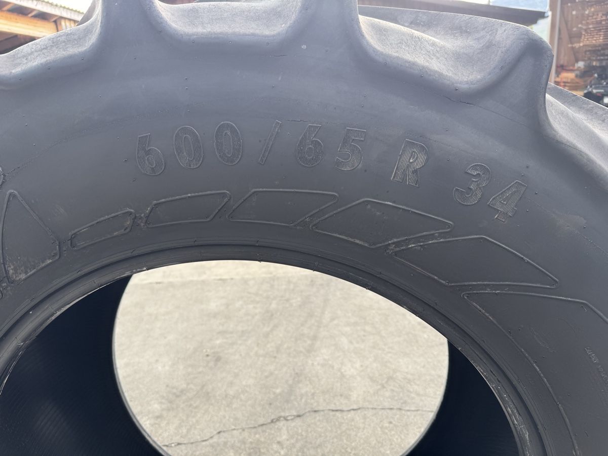 Pneus & Roues: Traktorreifen 600/65 R 34 – D'occasion à Schüpfheim par hobbybieter01 1