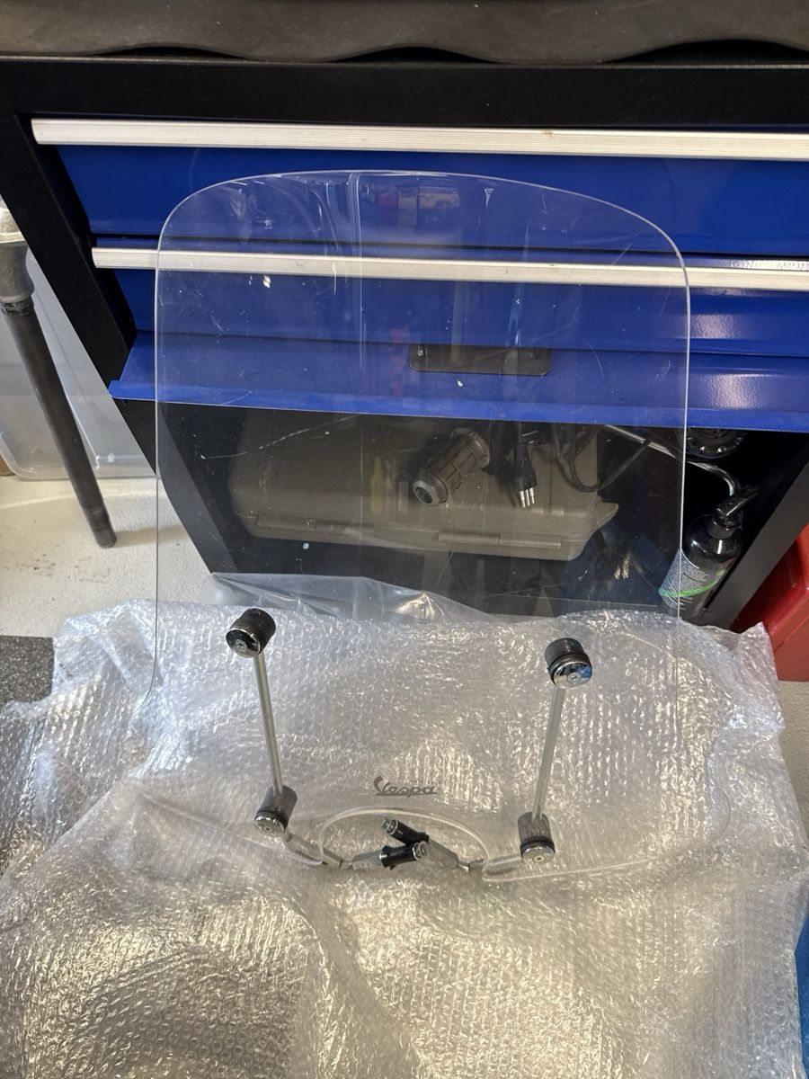 Vespa Parti ricambio per ciclomotori: Vespa GTS 125 Windschild extra Gross – Usato da Kreuzlingen venduto da _lele_ 2