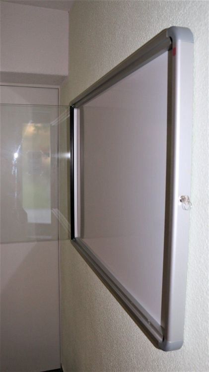 Lavagne: Whiteboard / Werbevitrine / Präsentationsvitrine 975 x 695mm – Usato da Basel venduto da Deko1 1