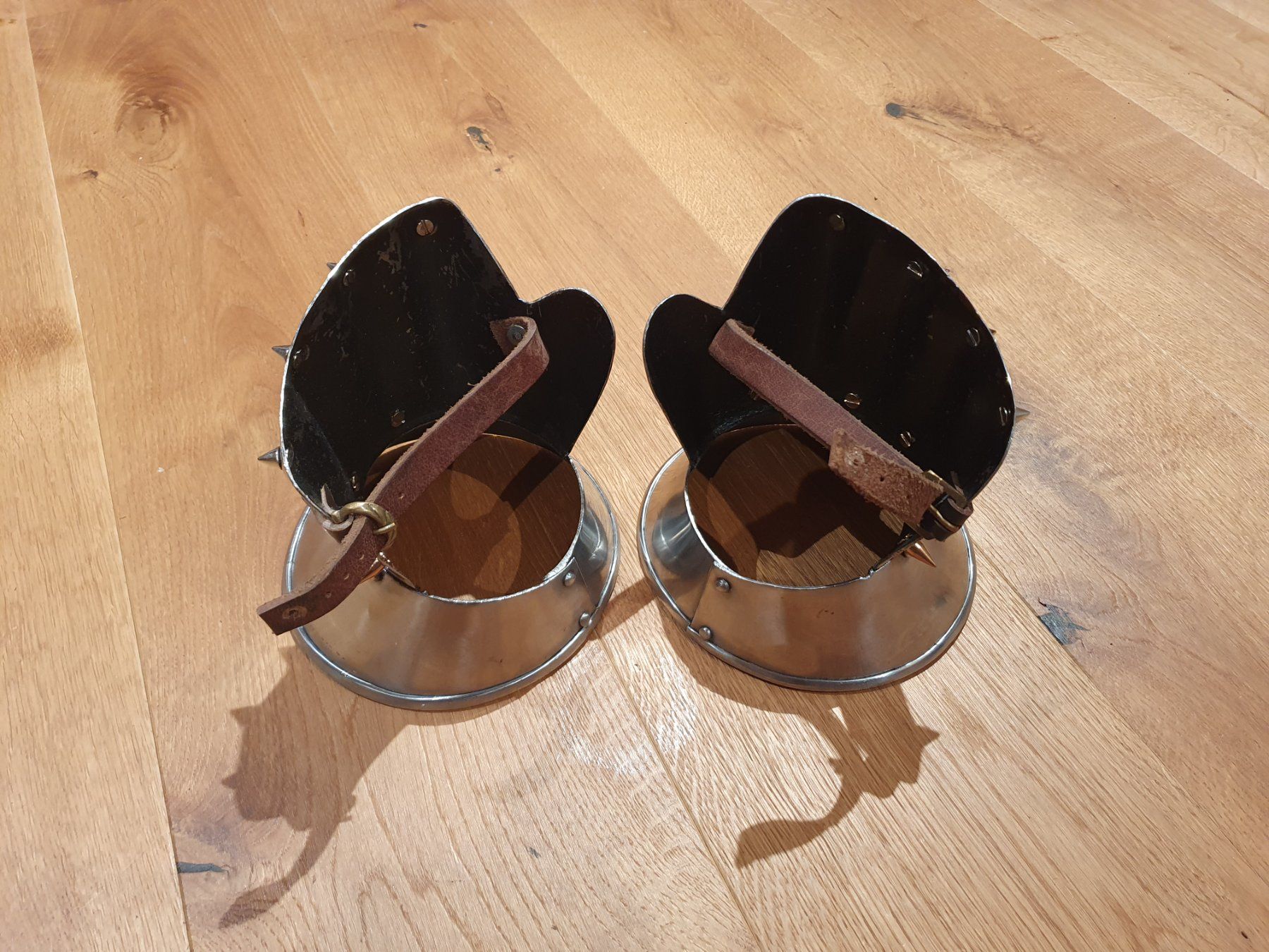 Costumi: Ritterrüstung - Panzerhandschuhe – Usato da Disentis/Mustér venduto da cumpra_e_vendita 3