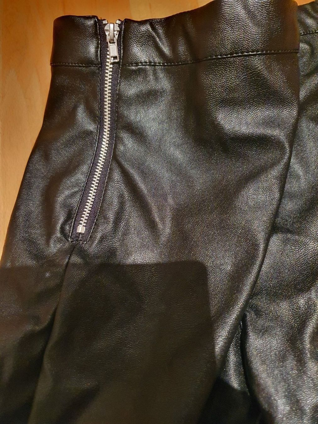 H&M Hosen: Lederimitat Hose von H&M Gr.152 – Gebraucht aus Kloten von Hektor44 1