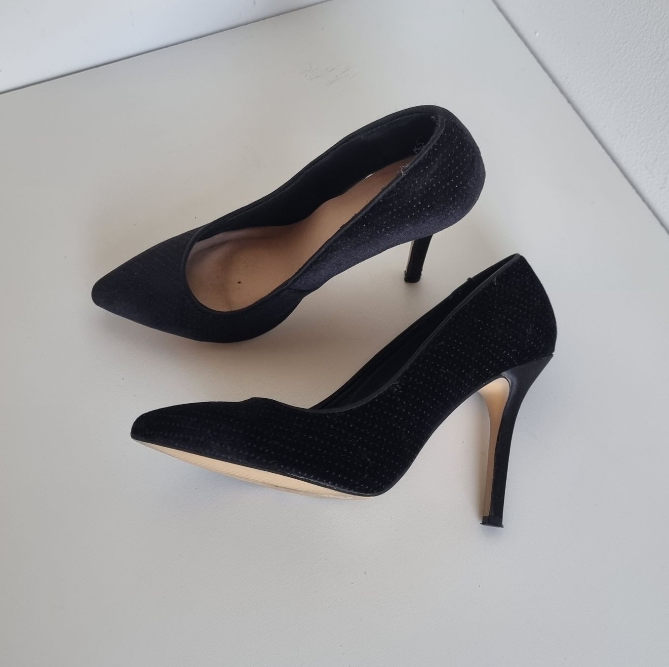 Scarpe da uomo: Ab CHF 1.- MENBUR Satin High Heels, Gr. 36 – Usato da Gontenschwil venduto da shop2hand 3