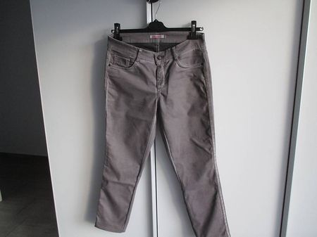 Jeans von Ascari, grau mit seitl. Streifen silber - Gr. 40