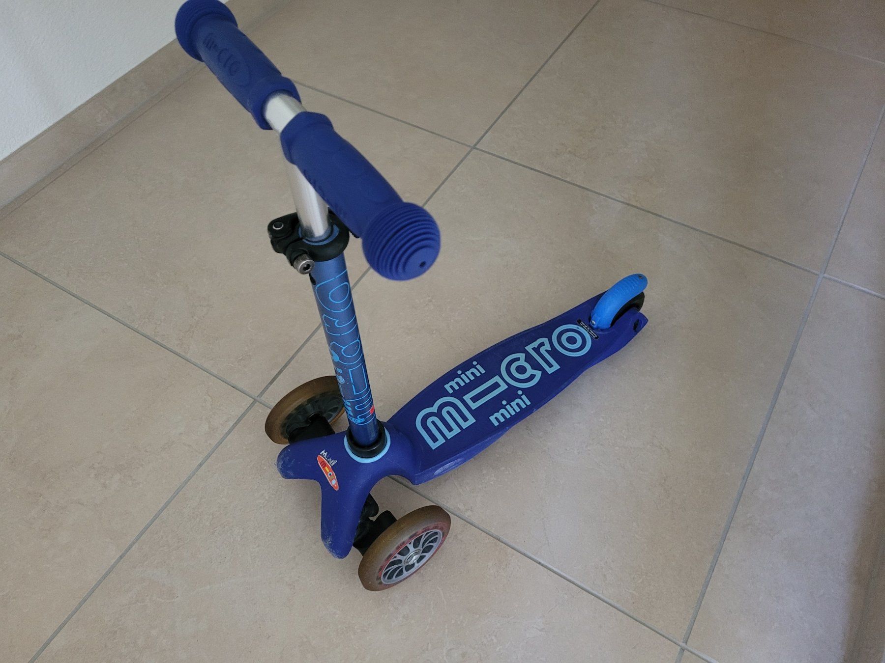 Micro Veicoli per bambini: Micro Mini Dreirad Kinder-Trottinett – Usato da Birrwil venduto da Mischabel1