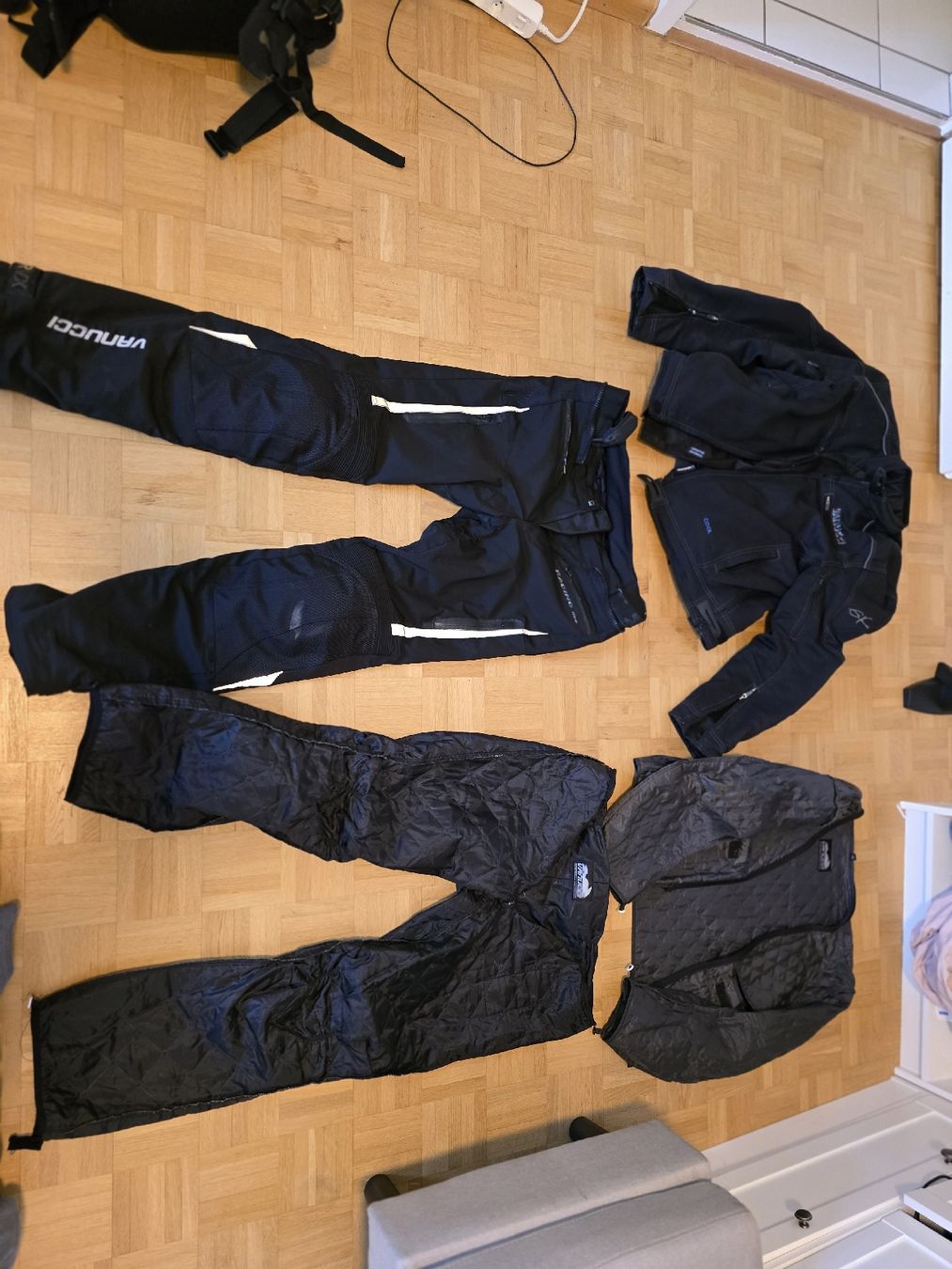 Vanucci Lotti di vestiti: Vanucci Motorrad Kombi 2 teile – Usato da Riehen venduto da lor_99g9