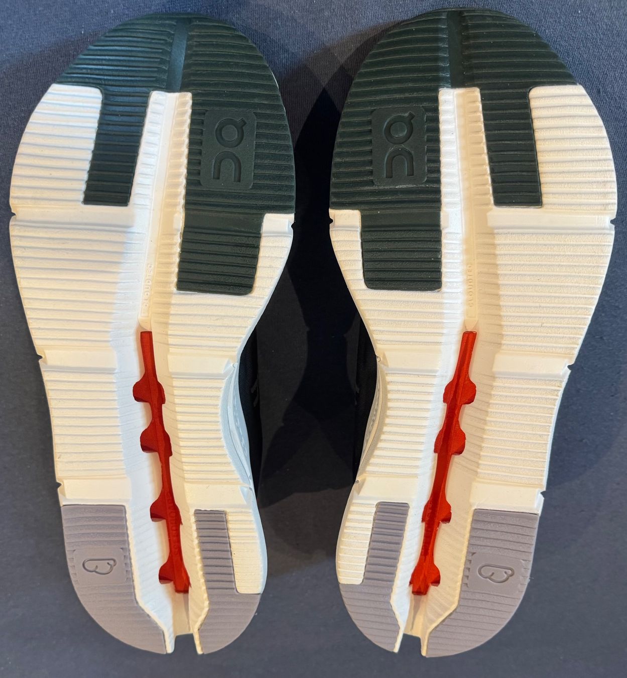 On Chaussures hommes: *** ON CLOUDNOVA FORM NEUE UND UNGETRAGEN *** – Neuf (Voir description) à Giumaglio par soloemi 6