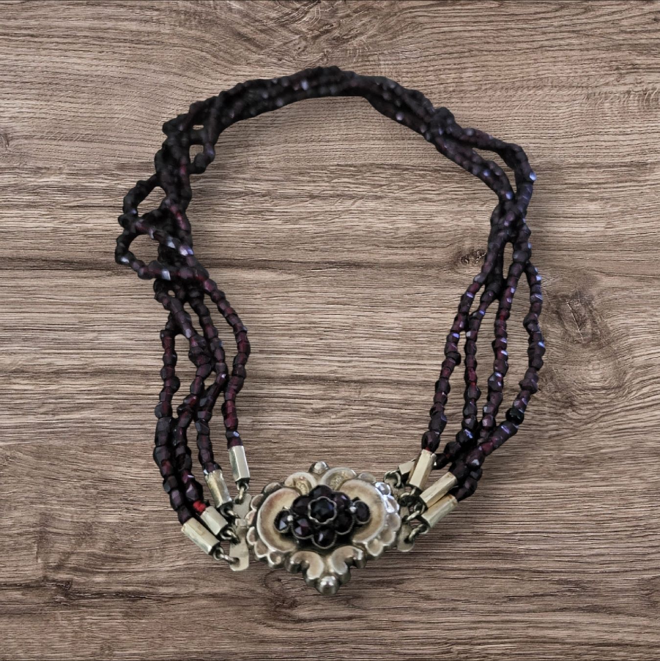 Catenine: Elegantes Kropfband mit Granaten – Nuovo (secondo la descrizione) da Unterägeri venduto da Altgoldschmuck