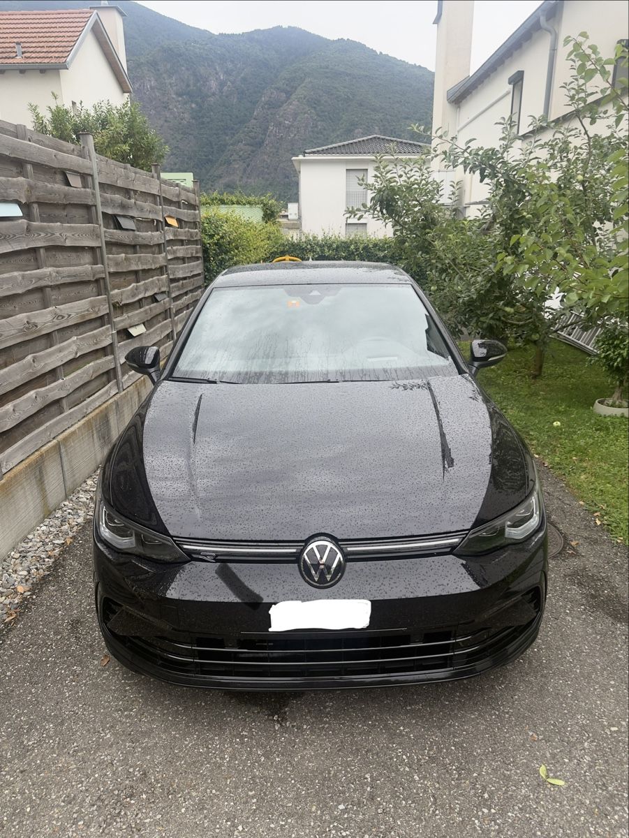 VW Automobili: Golf R-Line 2024 150CV  – Usato da Verscio venduto da gshoplug