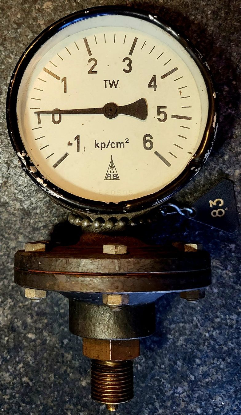 Tutte le decorazioni: Ancien manomètre pour déco – Usato da Montet (Glâne) venduto da Koada2 1