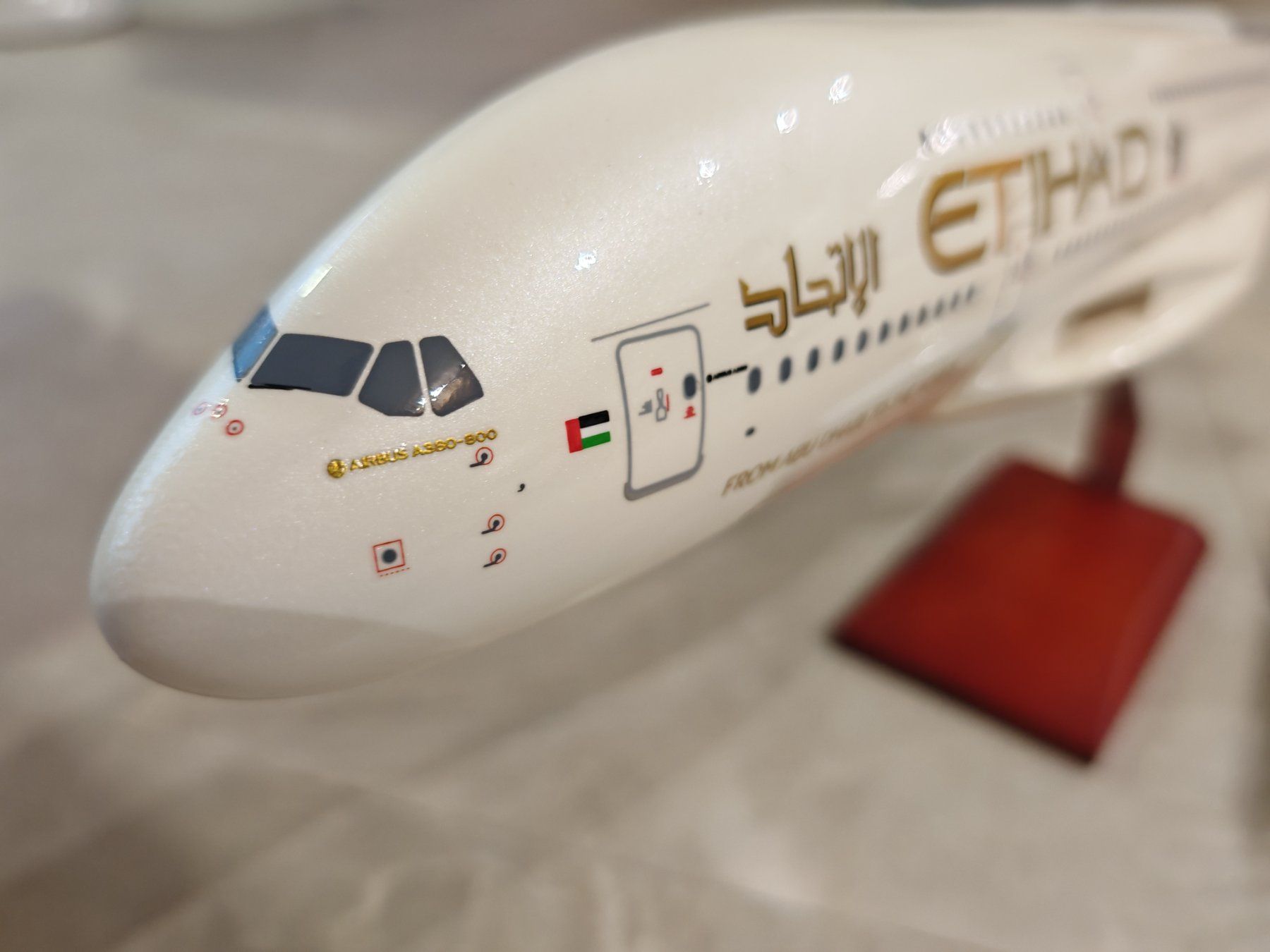 Airbus Kit di modellismo & Modellini statici: Zwei A380-800 1:100 - ETIHAD + Emirates – Usato da Rancate venduto da leoshopshop 9
