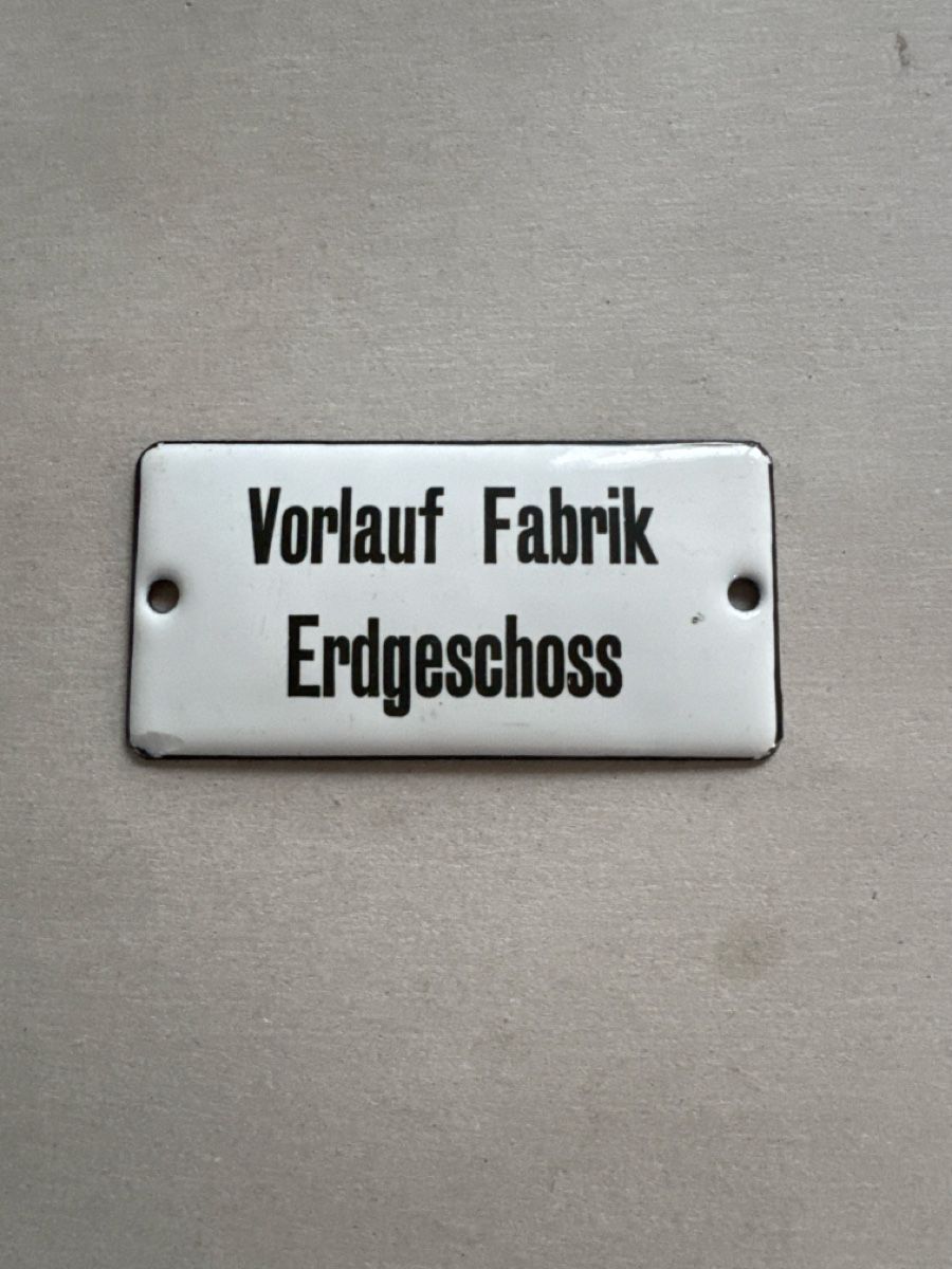 Insegne: Email-Schild-Vorlauf-Fabrik-Erdgeschoss. – Usato da Mellingen venduto da Wupper
