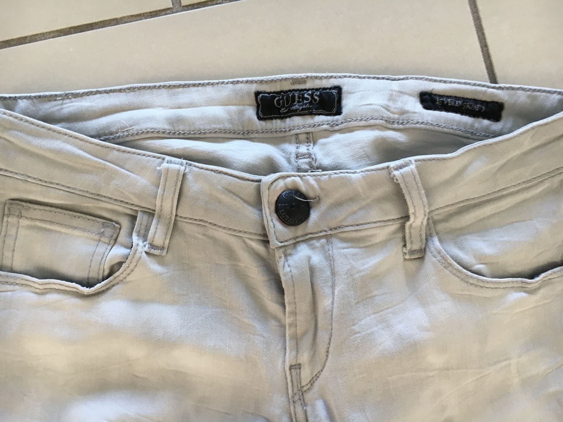 Guess Jeans: GUESS Skinny Slim Hose  beige – Gebraucht aus Buchs-ZH von rivella55 2