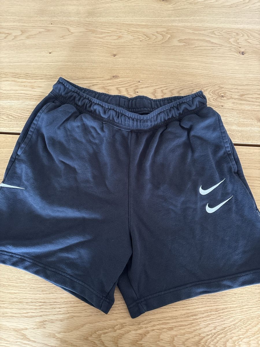 Nike Pantaloni: Nike Double Swoosh Hose ohne Bändel – Usato da Richterswil venduto da Nancy69