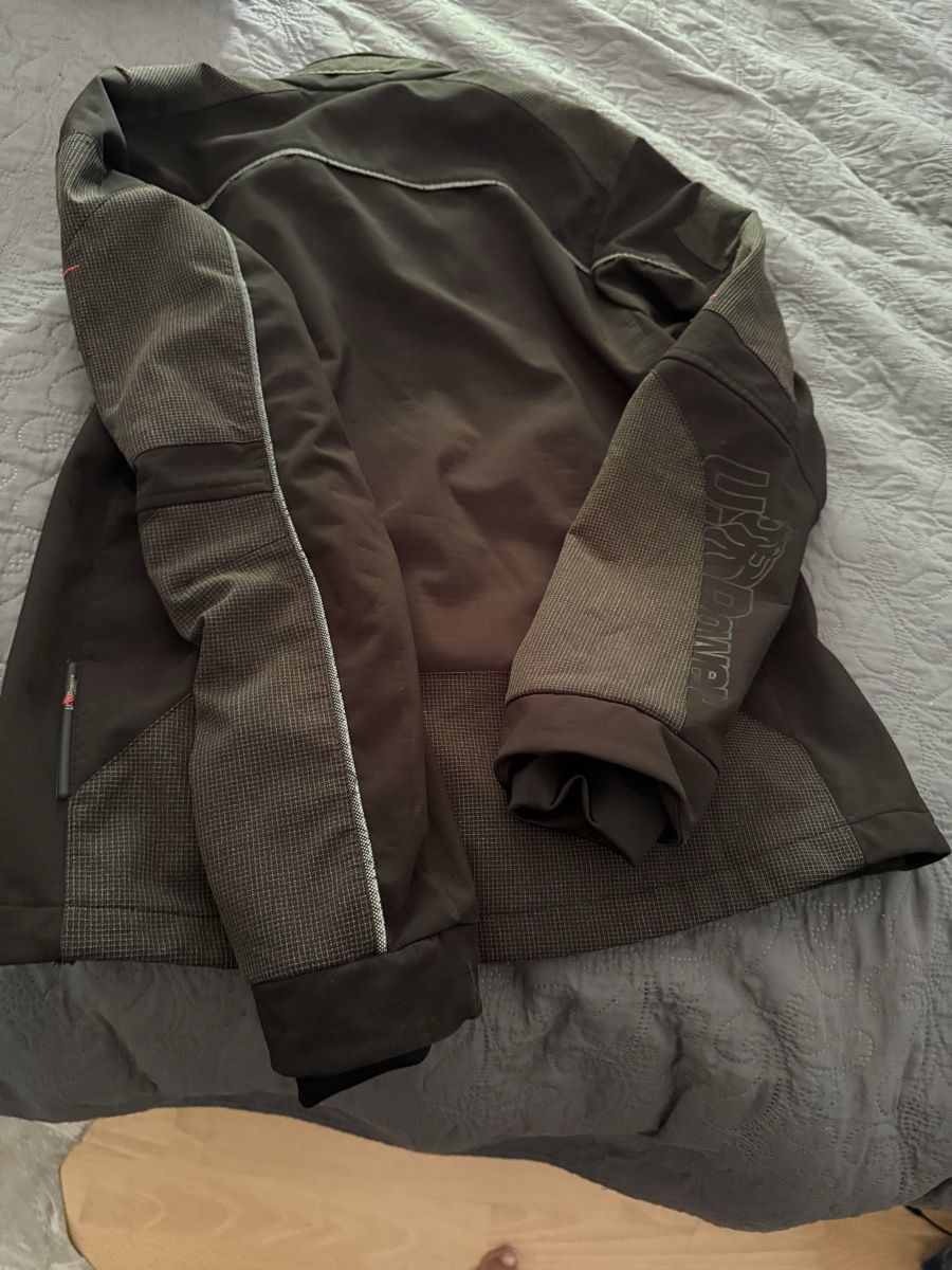 Vestes: Arbeitsjacke Softshelljacke Grösse M – D'occasion à Duggingen par Enasus 1