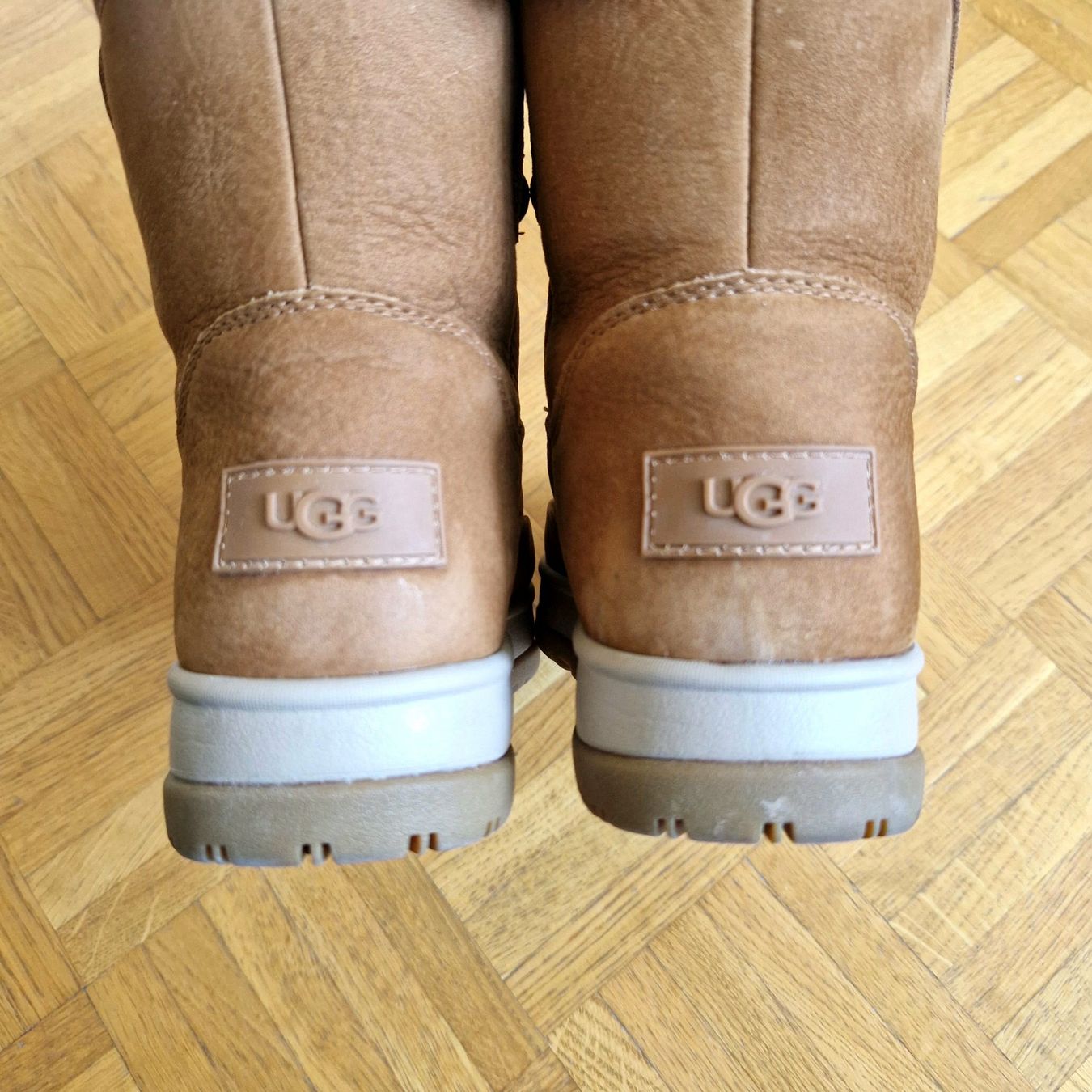 Ugg Scarpe da donna: UGG Classic Weather Mini 36 – Nuovo (secondo la descrizione) da Onex venduto da AF. 2