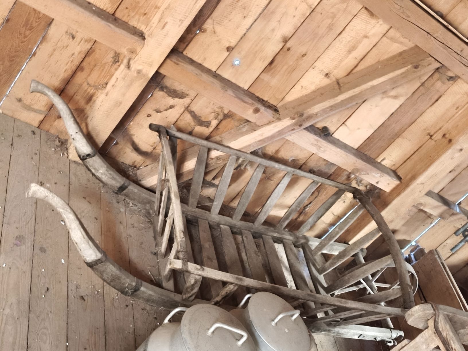 Carriole: Alte Holzschubkarre Garette – Usato da Dotnacht venduto da Mirgy 1
