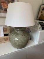 Tischlampe Keramikfuss grün Stoffschirm weiss