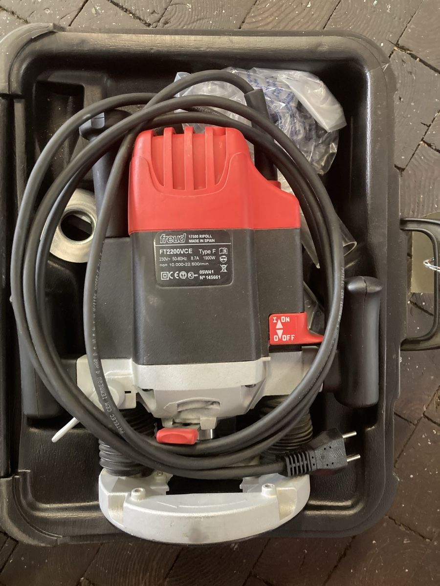Tutte le macchine: Fraiseuse défonceuse Freud FT2200VCE 1900W – Usato da Romanel-s-Lausanne venduto da MG_IG_PN 3
