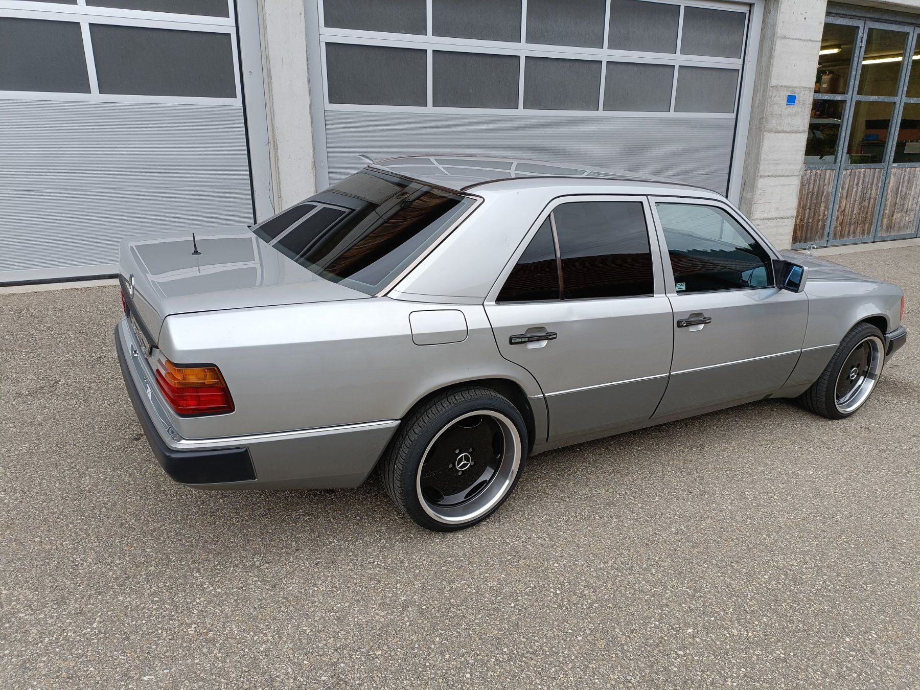Mercedes-Benz Automobili: Mercedes Benz 300E – Usato da Hergiswil LU venduto da Igrb 2