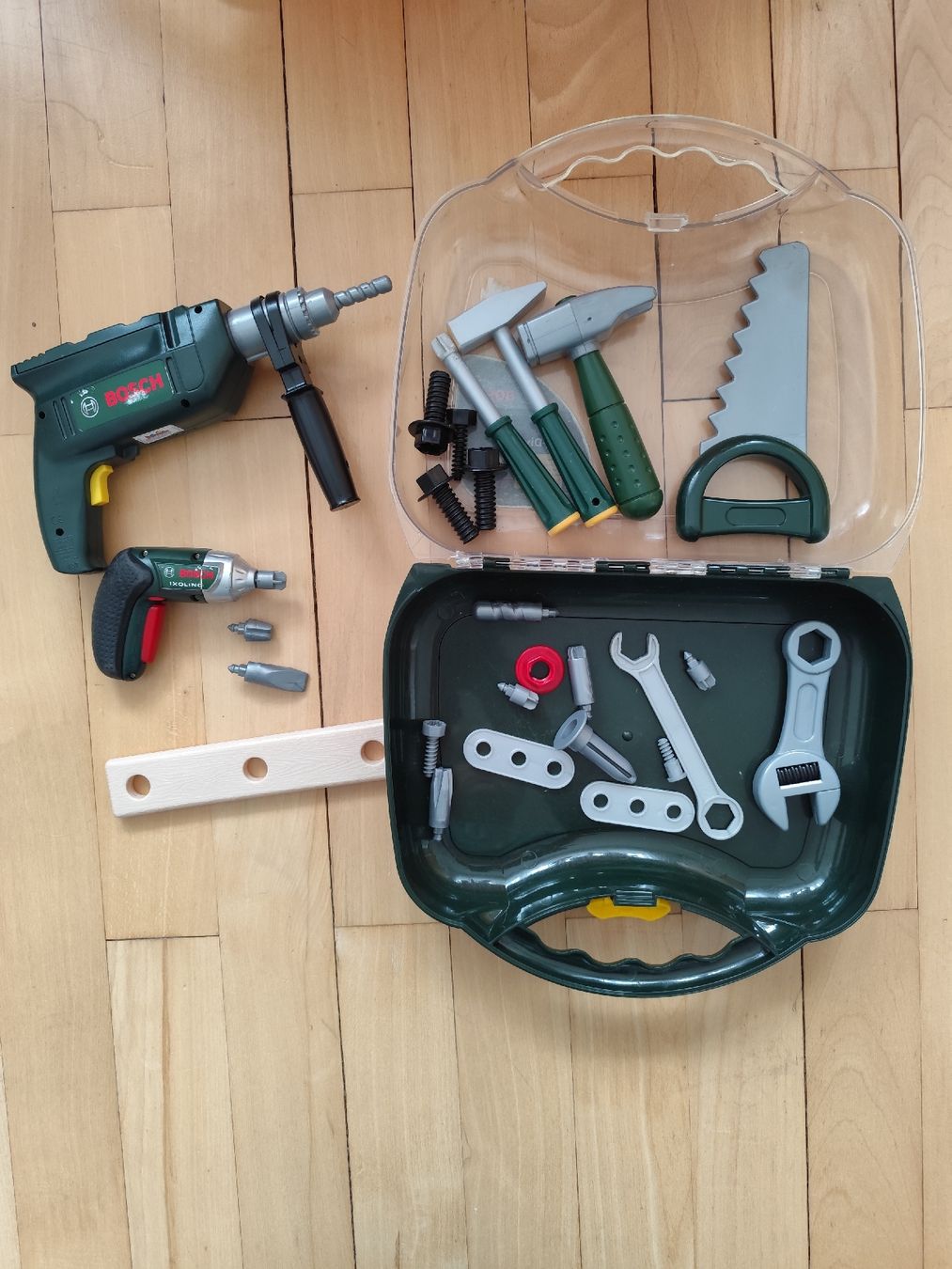 Spielzeuge: Bosch Werkzeugkoffer Set – Gebraucht aus Wil SG von Landa5 1