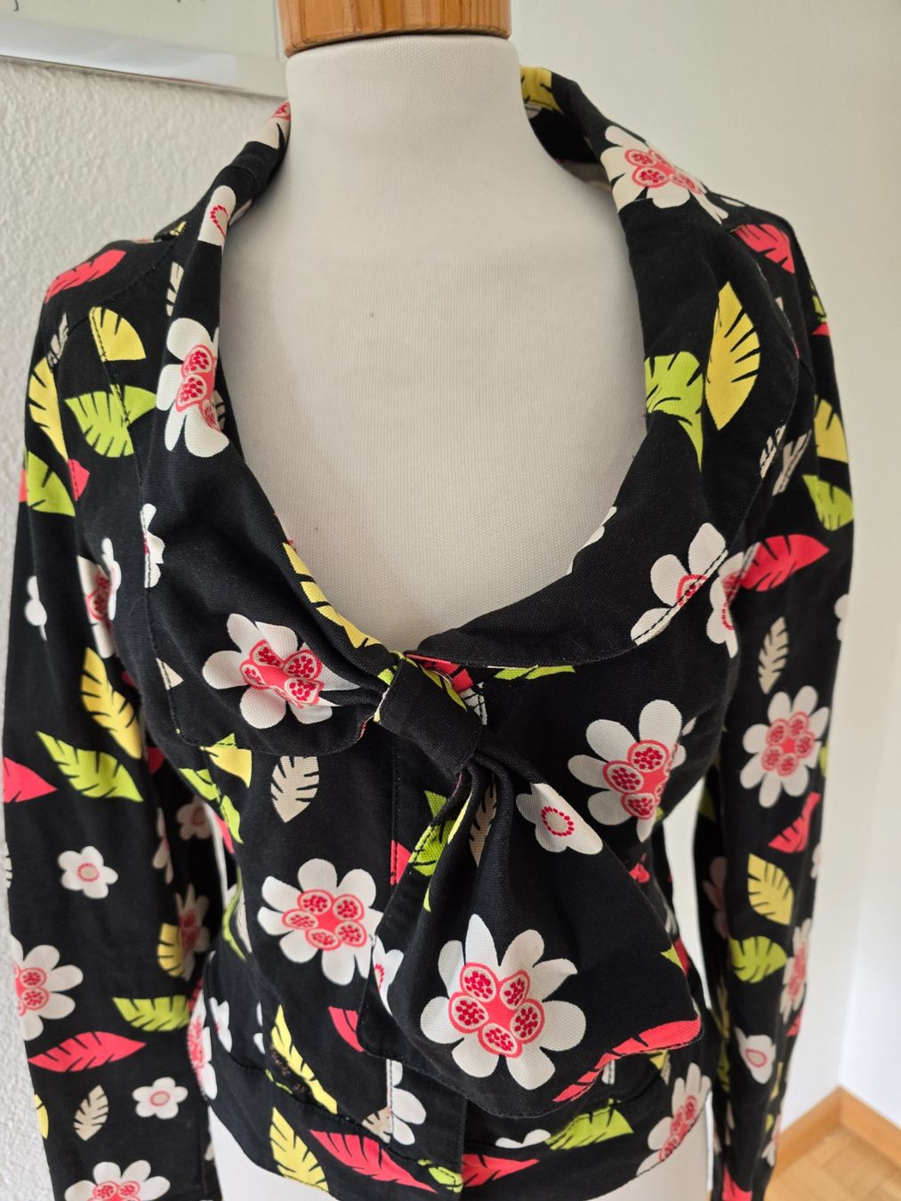 Moschino Giacche: Moschino Jacke Gr. 36 – Usato da Bottmingen venduto da sandy_2 1