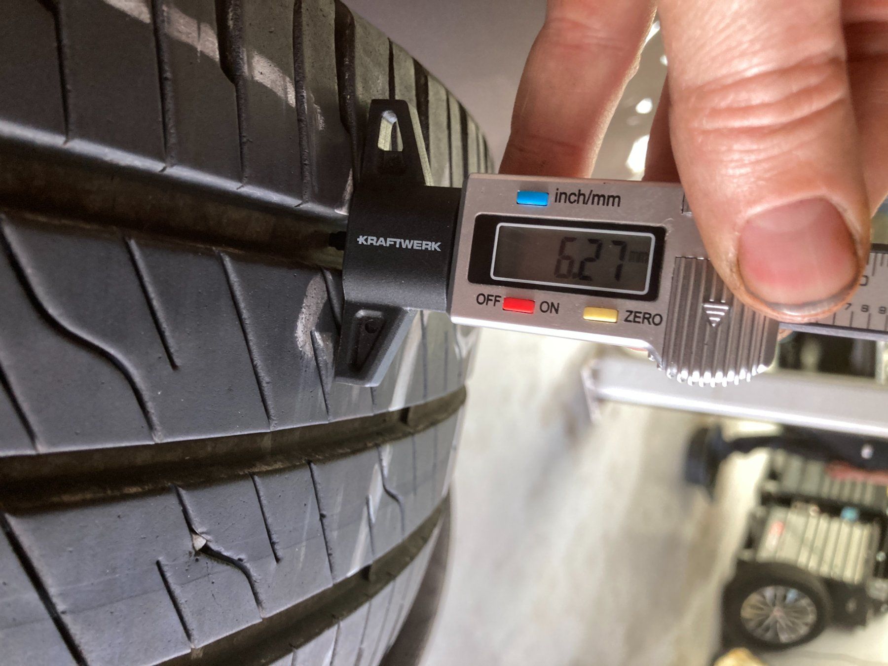 Continental Pneus & Kompletträder: 215/65R16 C Sommerpneu Good Year – Neu (gemäss Beschreibung) aus Cham von WB2223 5