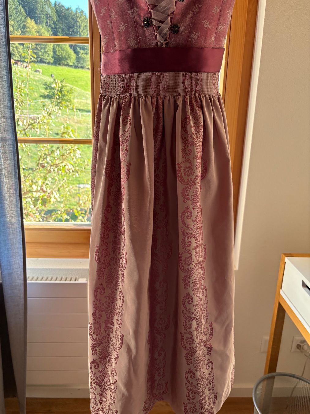 Vestiti: Dirndl Landhaus Kollektion – Usato da Utzigen venduto da lar_gdt6 2
