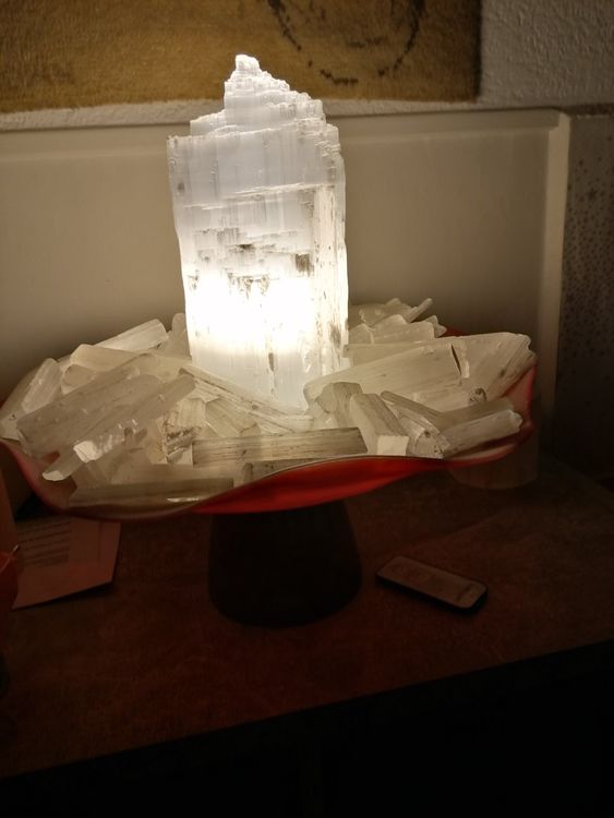 Selenit Lampe Mit Holzsockel 32–35 Cm – Naturstein Kristalllampe Für Positive Energie & Gemütliches Licht