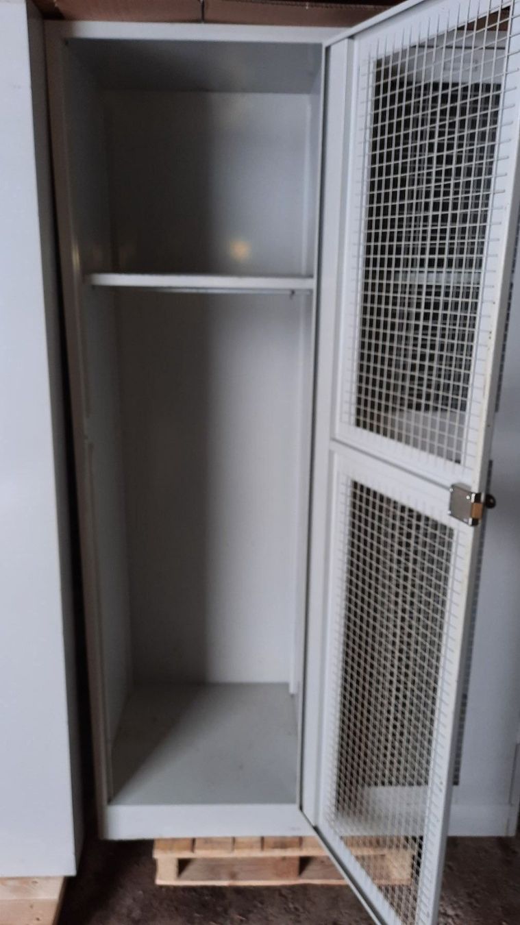 Armadi: Blech Schrank Kleider Wohnung Garderobe – Usato da Hedingen venduto da Zwackul 2