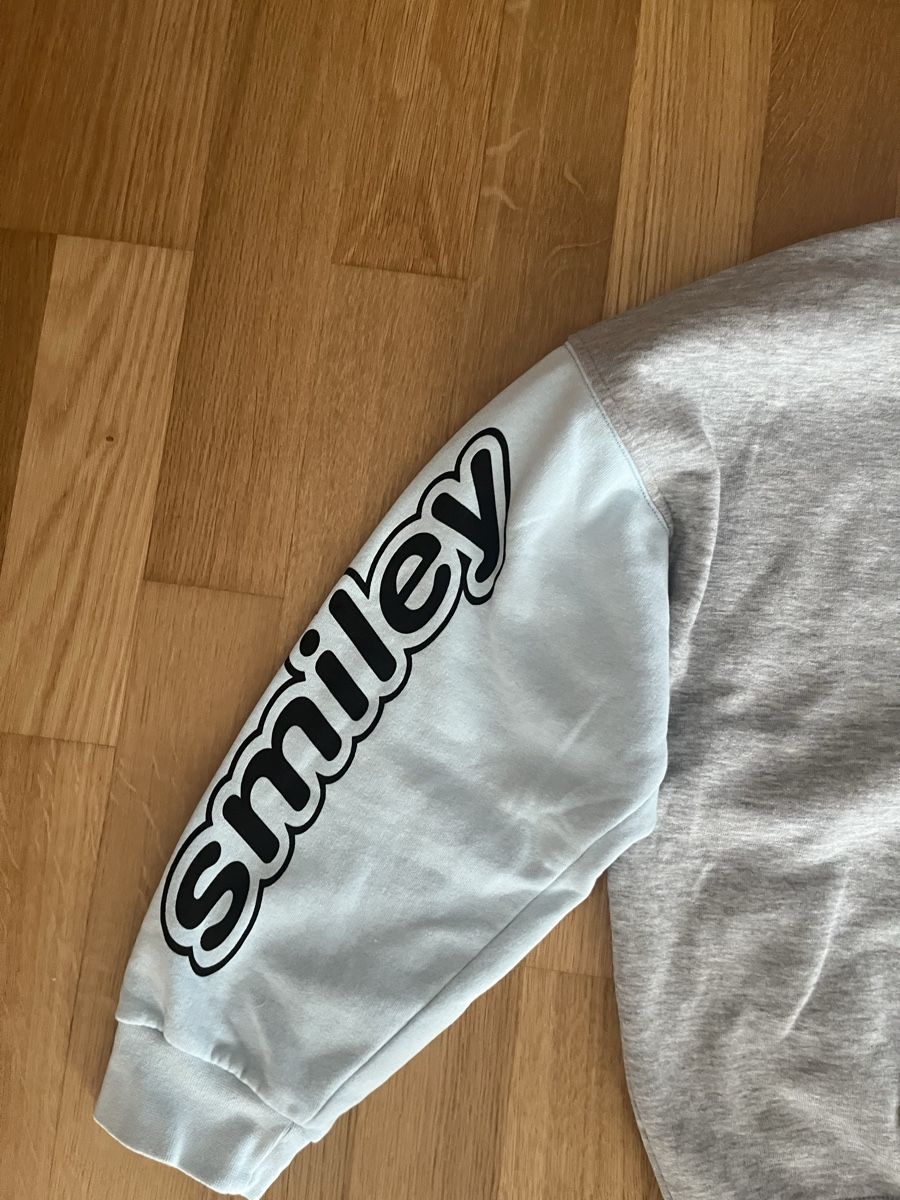 Maglioni & Felpe: Smiley World Pullover Hoodie mit Print – Usato da Naters venduto da mar_fp7t 1