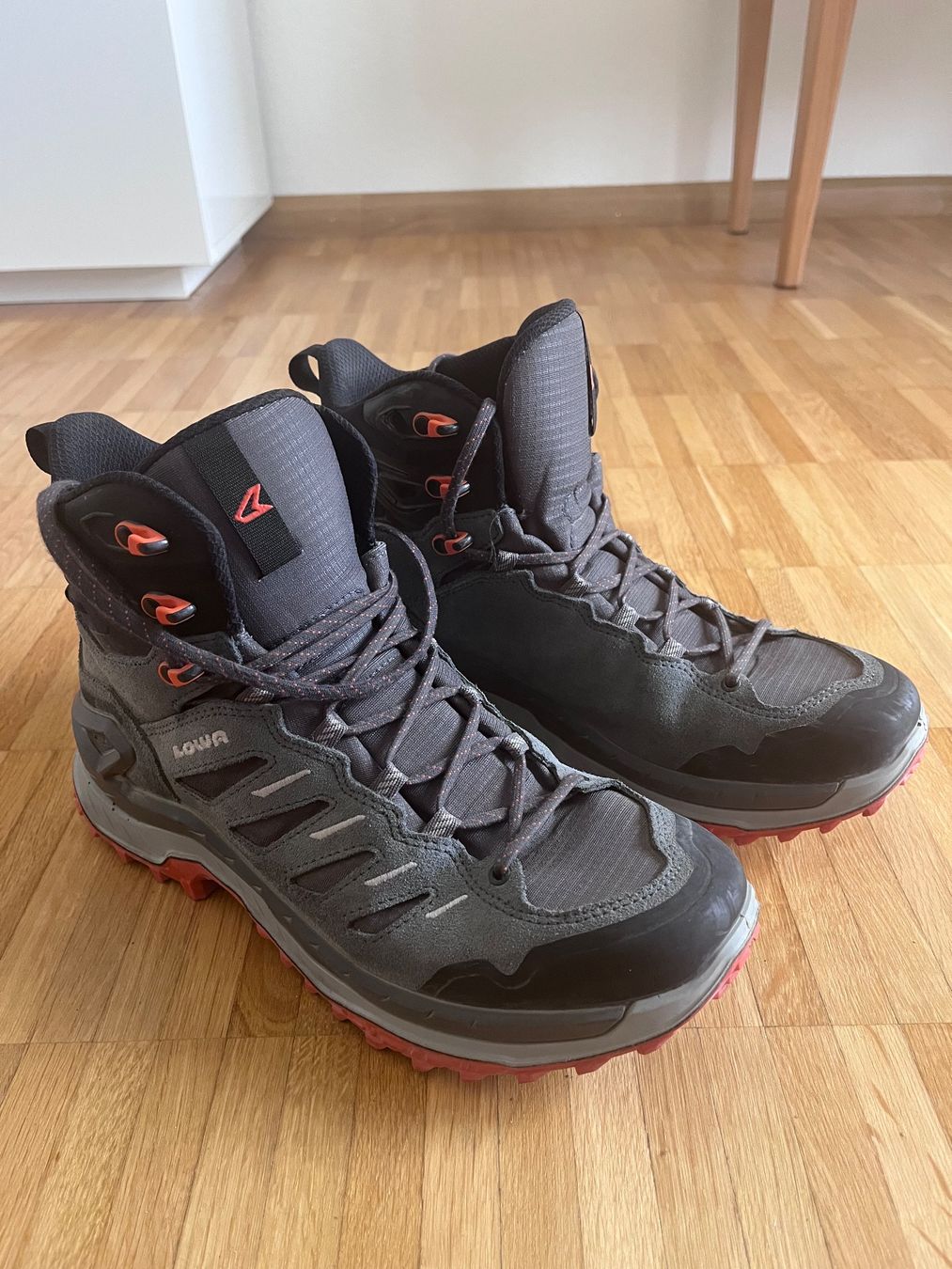 Lowa Scarpe da uomo: Wanderschuhe Gr. 42 - LOWA – Usato da Basel venduto da asa_xzb8 1