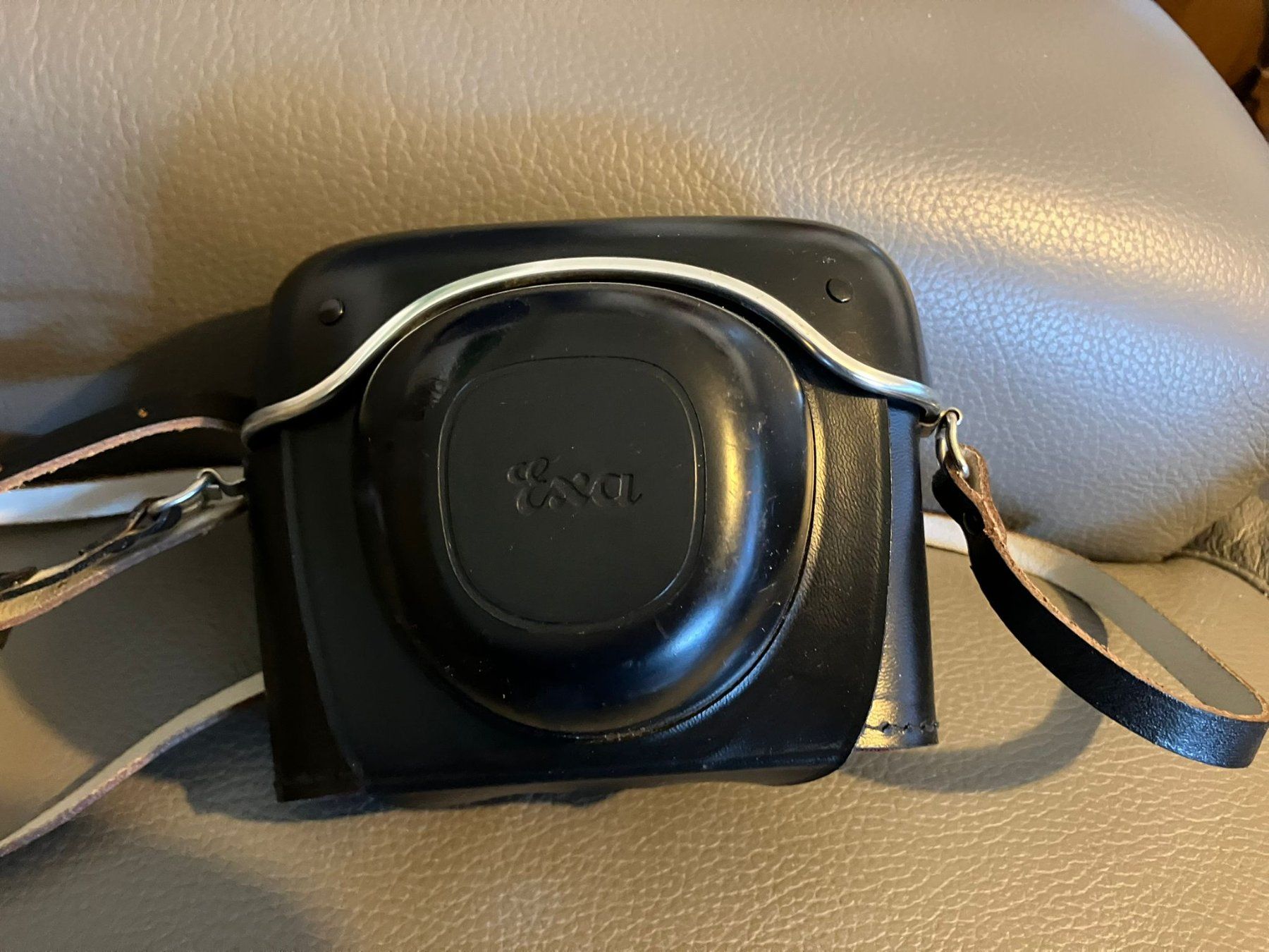 Astucci : Custodia rigida fotocamera Exa – Usato da Melano venduto da H-Sara