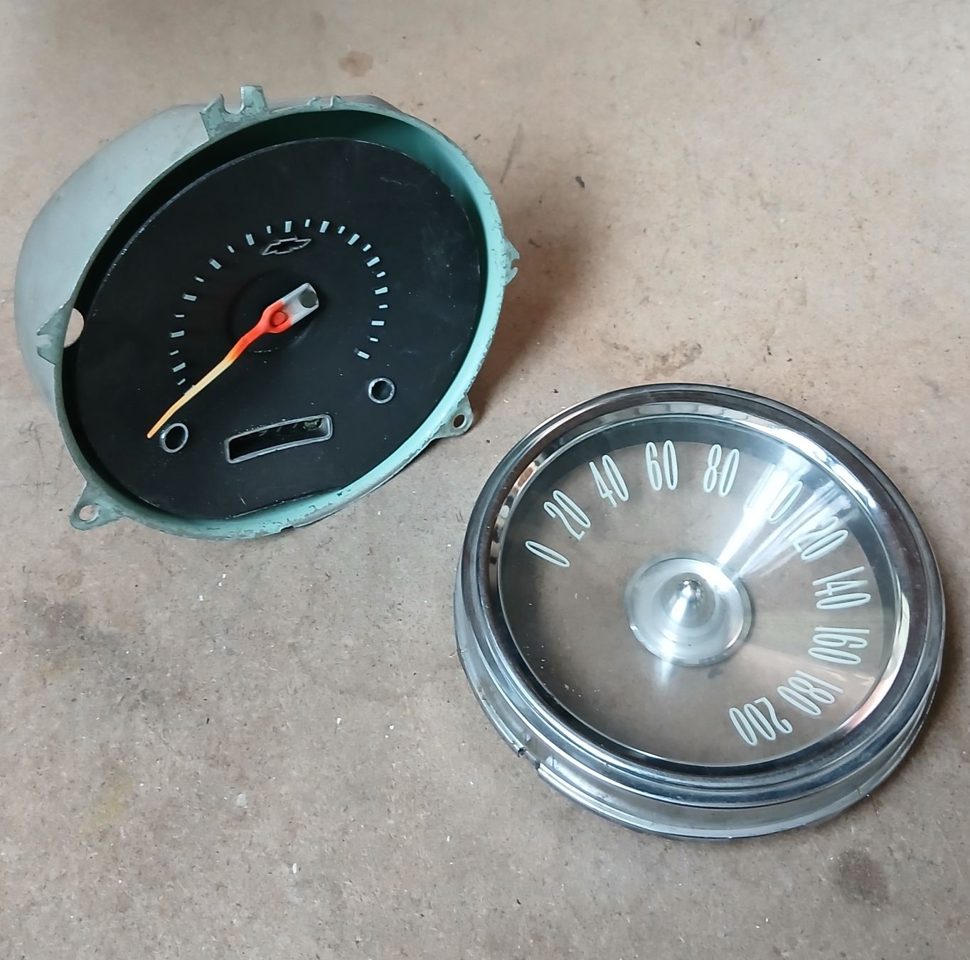 Chevrolet Toutes les pièces auto: Compteur Chevrolet 1959 – D'occasion à la heutte par Auto-stock 1