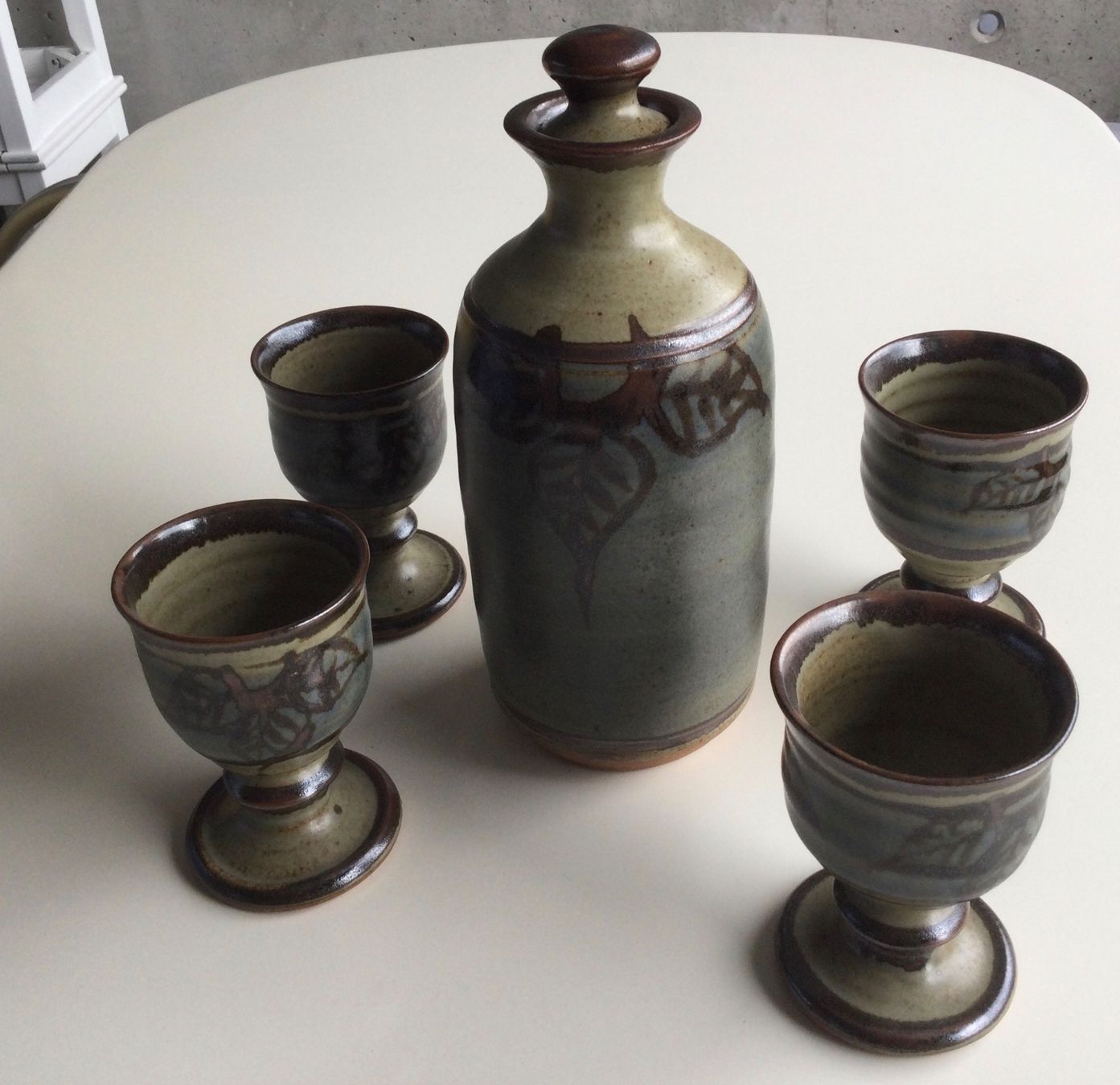 Caraffe: Weinkrug mit 4 Weinkelchen, handgetöpfert – Usato da Steffisburg venduto da Maratsch 3