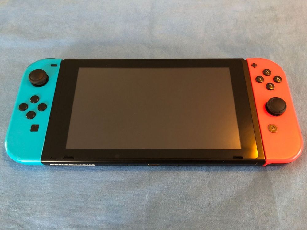 Nintendo Switch+ Zubehör und 6 Games | Kaufen auf Ricardo